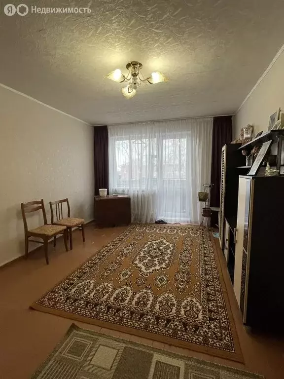 3-комнатная квартира: Дегтярск, улица Уральских Танкистов, 16 (59 м) - Фото 1