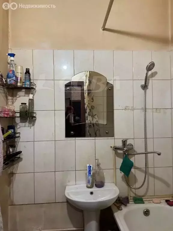 2-комнатная квартира: Тюмень, улица Прокопия Артамонова, 4 (50.1 м) - Фото 1