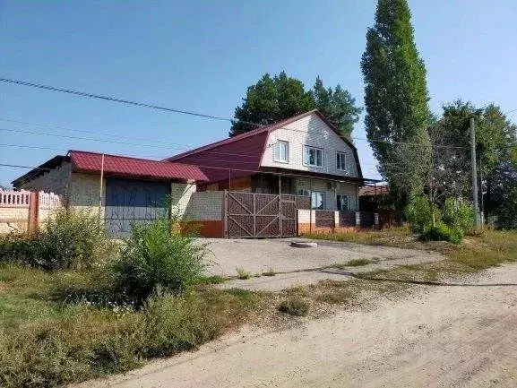 Дом в Саратовская область, Аткарск ул. Коммунистическая, 119 (326 м) - Фото 1