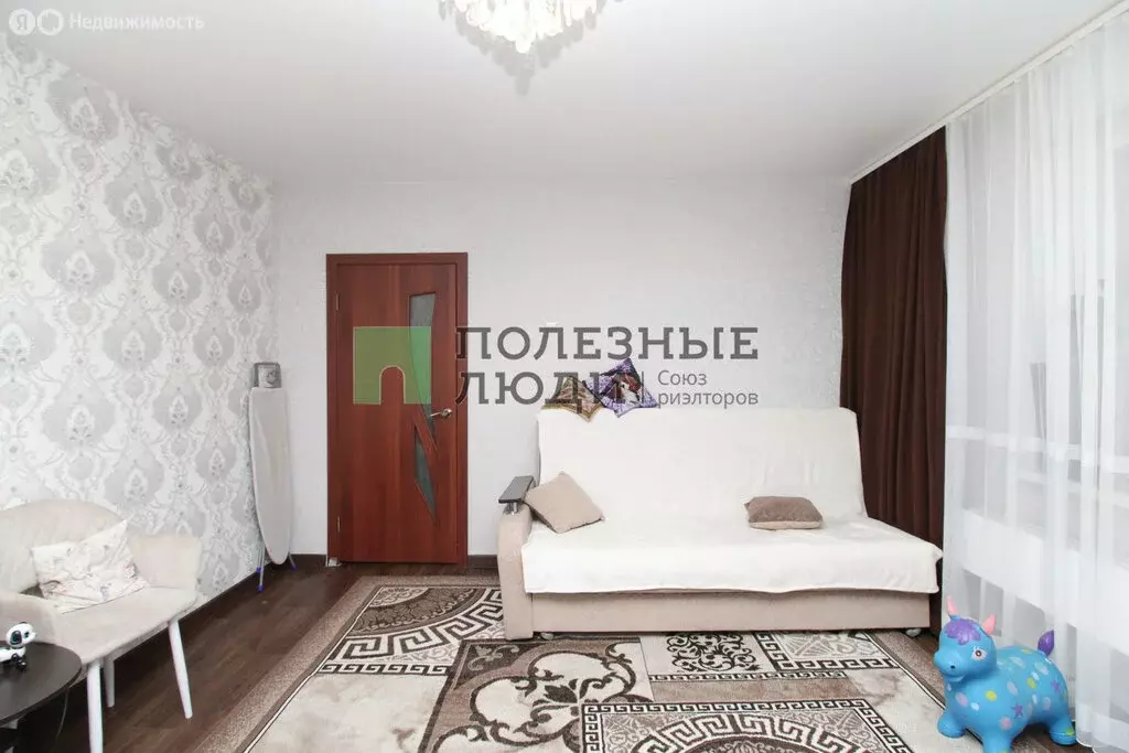 3-комнатная квартира: Красноярск, улица Республики, 49 (60.1 м) - Фото 1