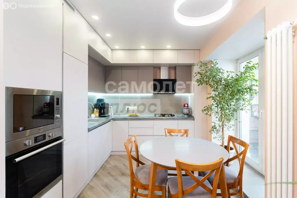 3-комнатная квартира: Омск, Транссибирская улица, 1 (68.5 м) - Фото 2