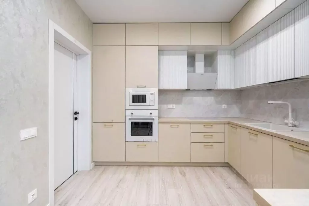 3-к кв. Санкт-Петербург просп. Маршала Блюхера, 3к3 (70.0 м) - Фото 1