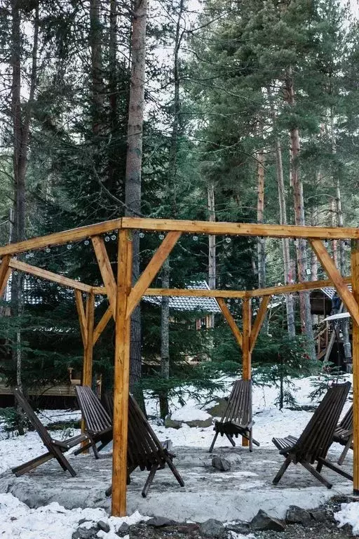 Дом в Карачаево-Черкесия, Зеленчукский район, с. Архыз ул. Банковская, ... - Фото 1