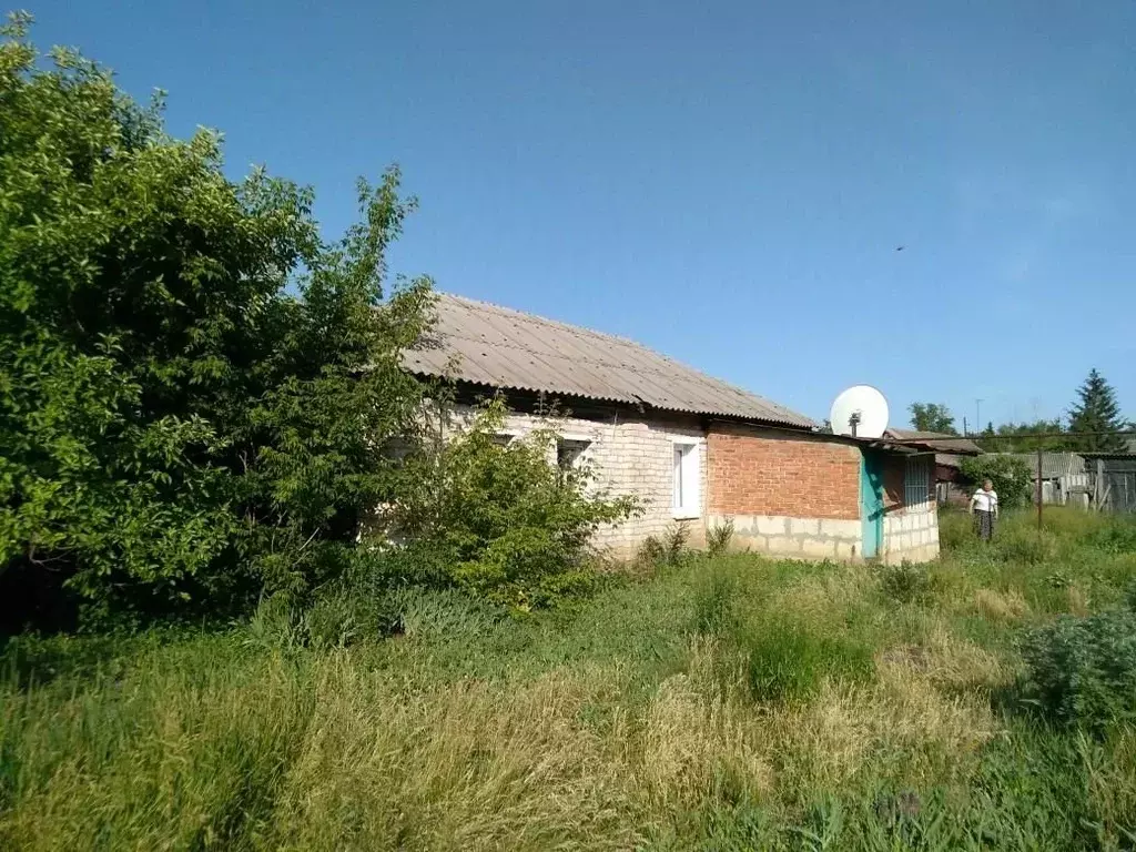 Дом в Саратовская область, Калининский район, с. Александровка 3-я ... - Фото 0