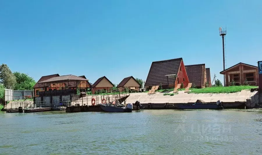 Дом в Астраханская область, Икрянинский район, с. Мумра ул. Дудкина, ... - Фото 0