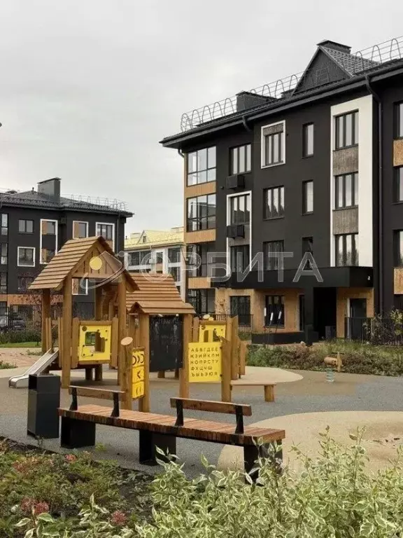 2-к кв. Тюменская область, Тюмень ул. Игоря Комиссарова, 19 (54.0 м) - Фото 1