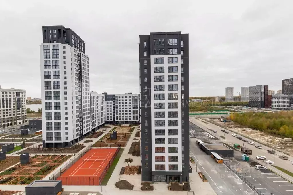 2-к кв. Тюменская область, Тюмень ул. Братьев Бондаревых, 5 (78.7 м) - Фото 1