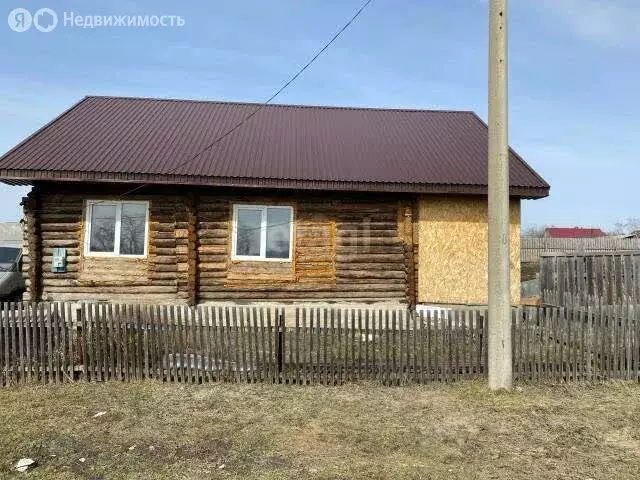 Дом в село Большой Улуй, улица Калинина (100 м) - Фото 1