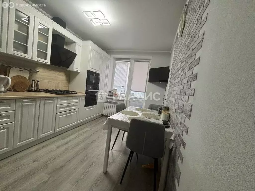 2-комнатная квартира: Калуга, улица Георгия Амелина, 3 (50 м) - Фото 1