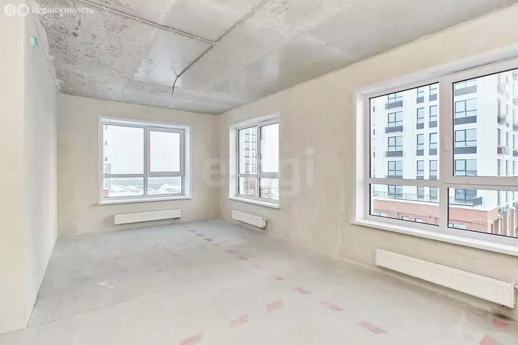 2-комнатная квартира: Тюмень, улица Тимофея Чаркова, 93 (66.4 м) - Фото 2