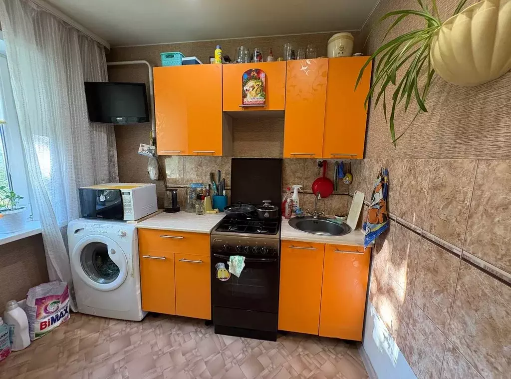 2-к кв. Иркутская область, Ангарск 82-й кв-л, 10 (44.9 м) - Фото 1