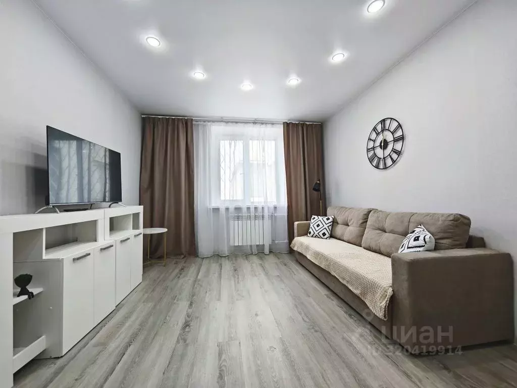2-к кв. Тюменская область, Тобольск 9-й мкр, 18 (44.0 м) - Фото 1