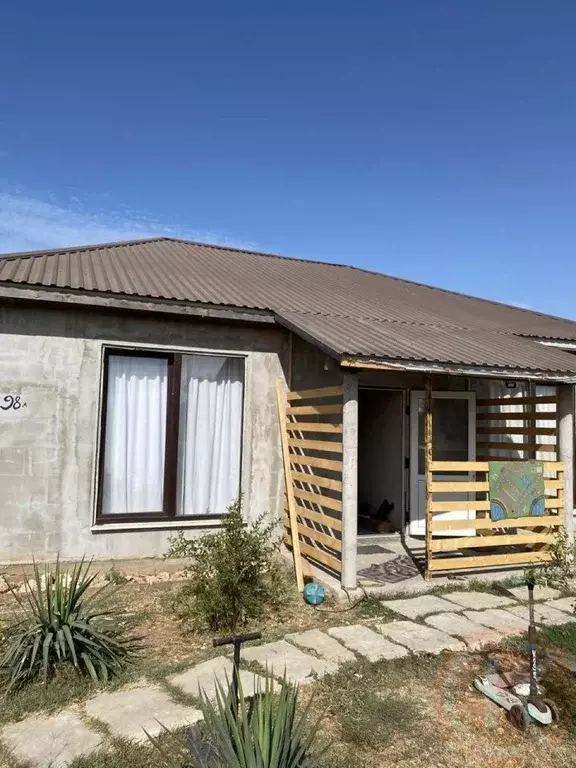 Дом в Крым, Черноморский район, с. Новосельское ул. Ленина (100 м) - Фото 2