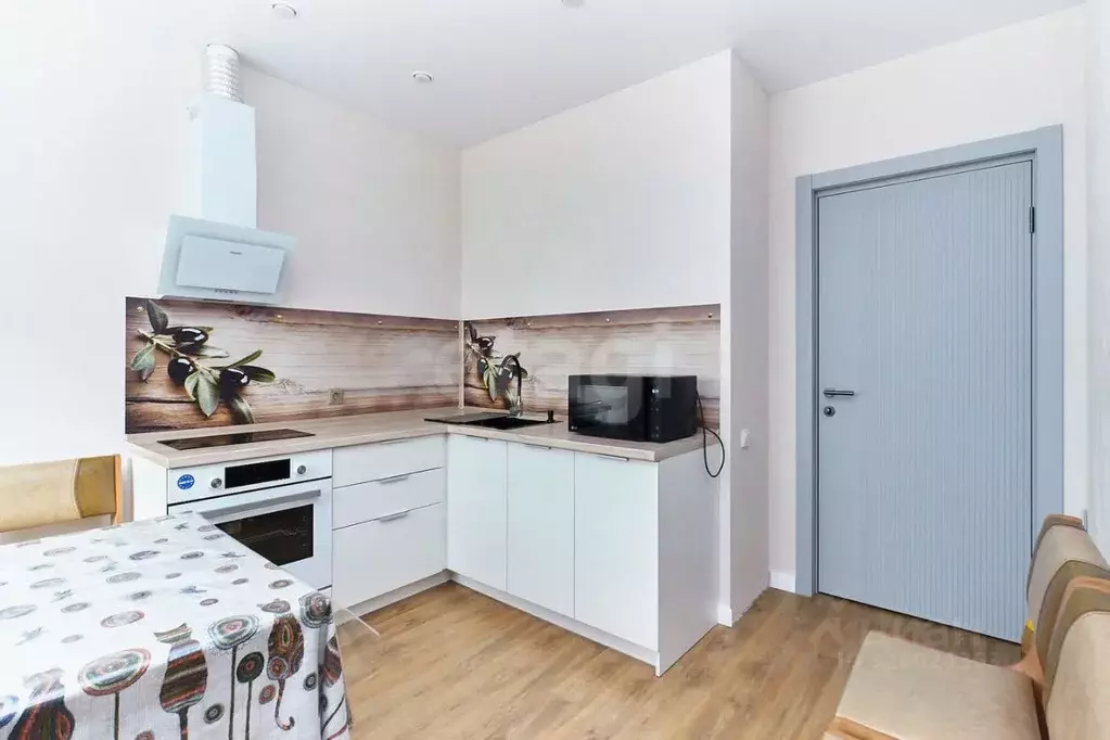 2-к кв. Тюменская область, Тюмень Новгородская ул., 20 (58.5 м) - Фото 1