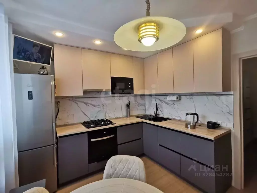 2-к кв. Ямало-Ненецкий АО, Новый Уренгой Надымская ул., 3А (61.6 м) - Фото 1