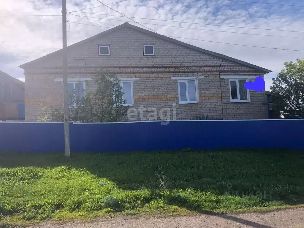 Дом в Башкортостан, Аургазинский район, Новокальчировский сельсовет, ... - Фото 1