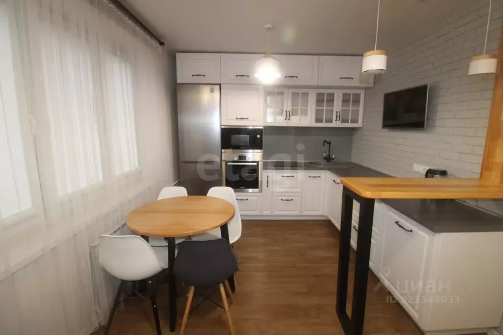 3-к кв. Челябинская область, Челябинск ул. Александра Шмакова, 17 ... - Фото 1