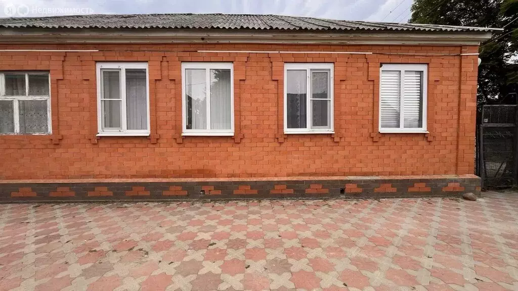 Дом в Лабинск, улица 40 лет Октября (102 м) - Фото 1