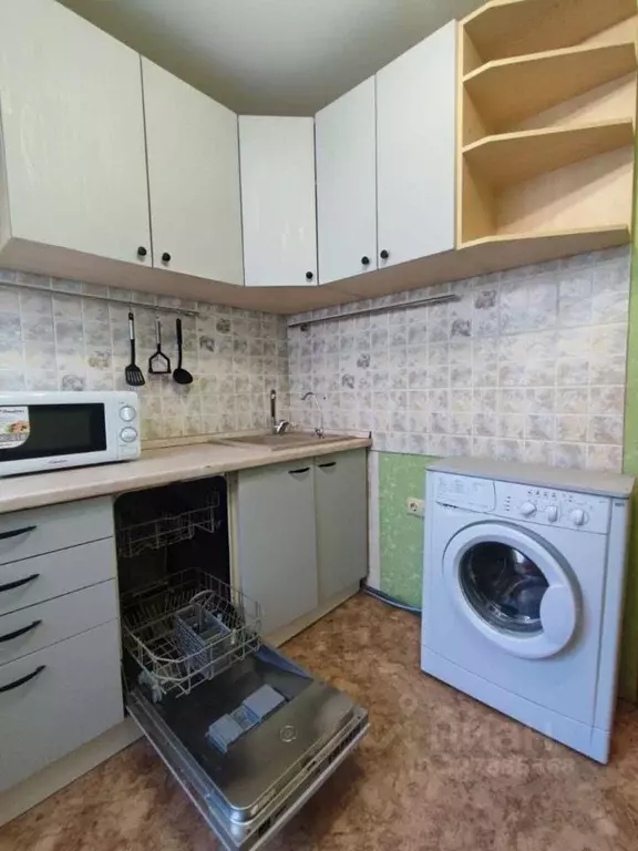 2-к кв. Тюменская область, Тюмень ул. Урицкого, 44 (50.0 м) - Фото 2