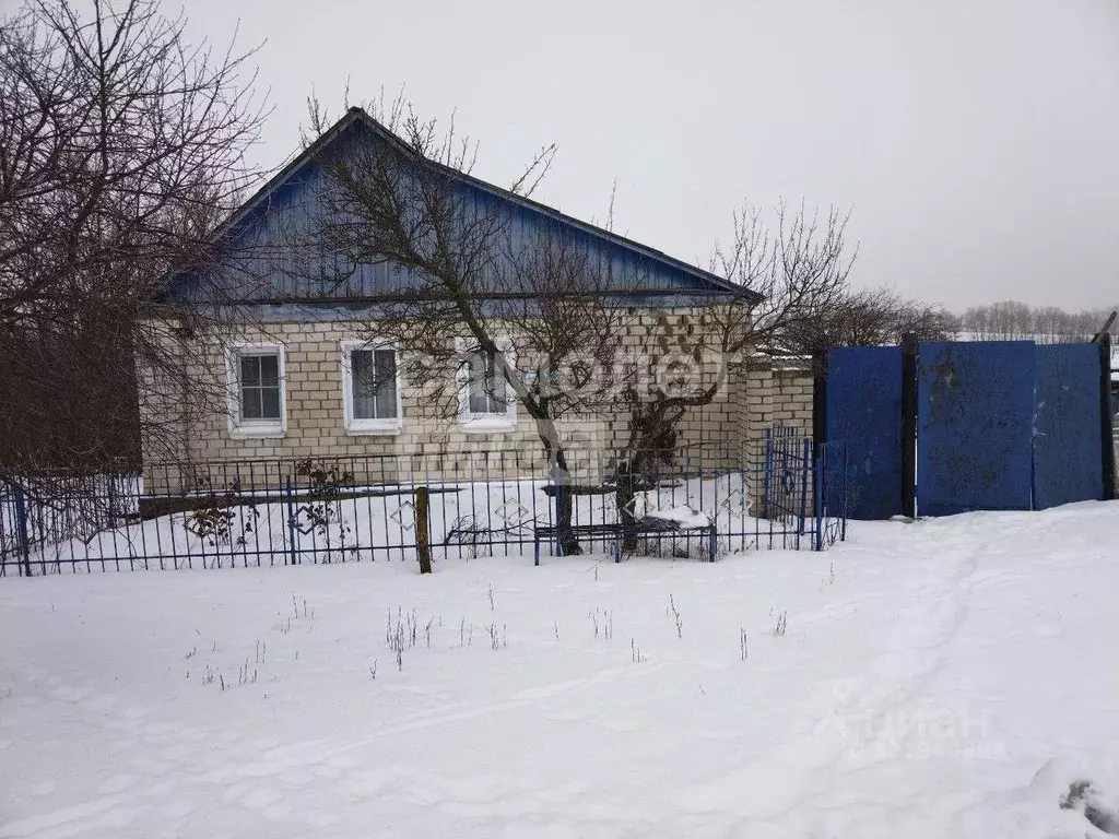 Дом в Курская область, Октябрьский район, Лобазовский сельсовет, ... - Фото 1