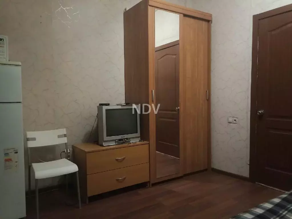 Продается комната в 5-комнатной квартире - Фото 1