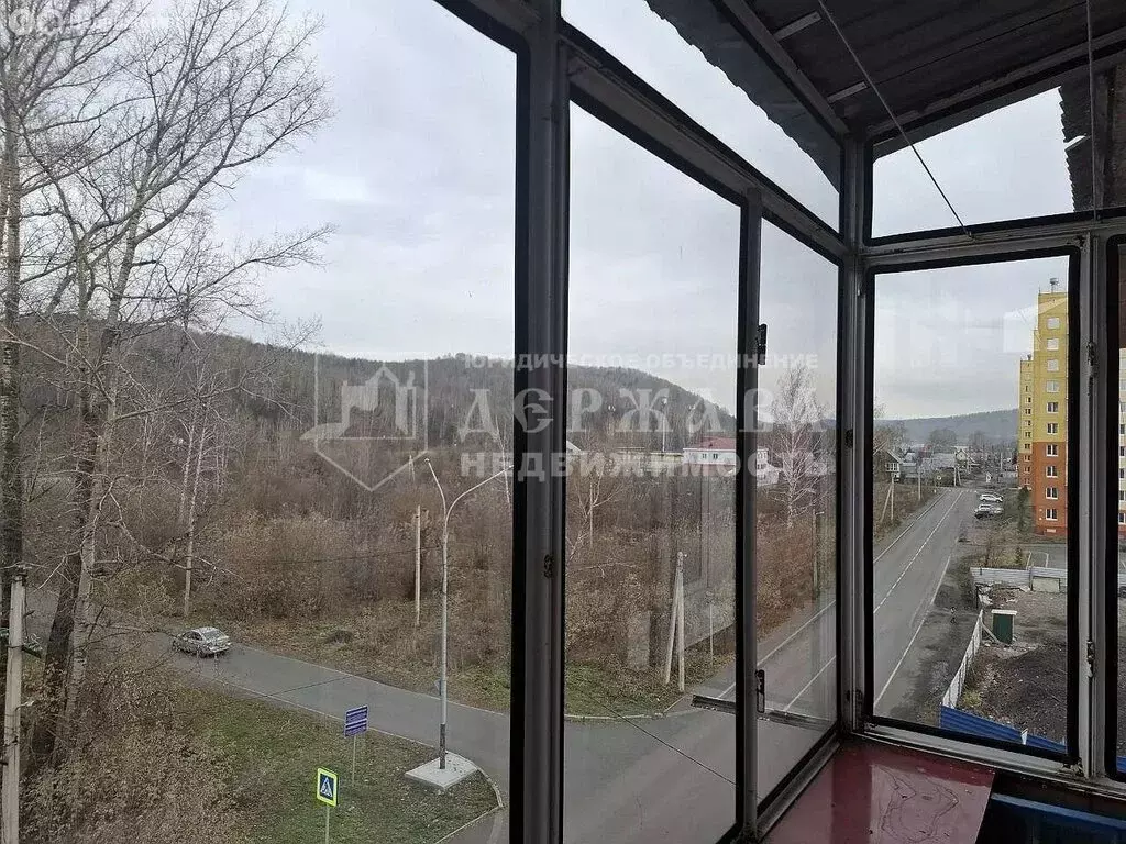 2-комнатная квартира: Междуреченск, улица Ермака, 2 (46.1 м) - Фото 2