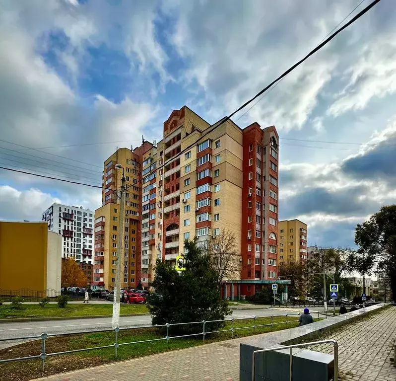 3-к кв. Белгородская область, Белгород ул. Белгородского полка, 67 ... - Фото 1