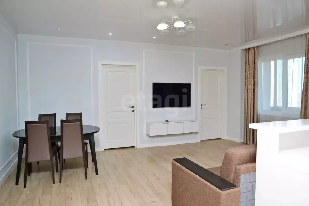 3-к кв. Саха (Якутия), Якутск просп. Ленина, 52 (82.8 м) - Фото 0