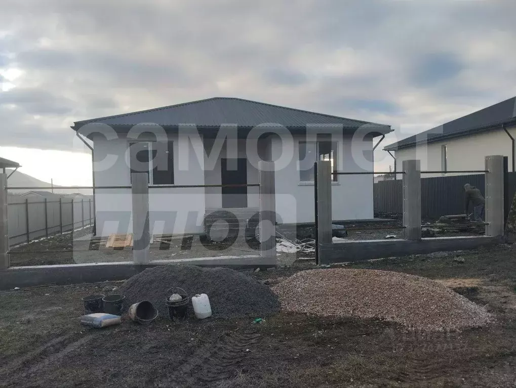 Дом в Крым, Симферопольский район, Добровское с/пос, с. Перевальное ... - Фото 1