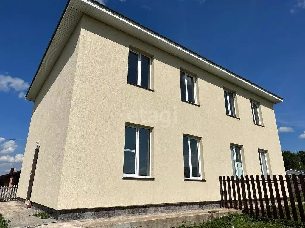 Дом в Башкортостан, Иглинский район, Акбердинский сельсовет, с. ... - Фото 0