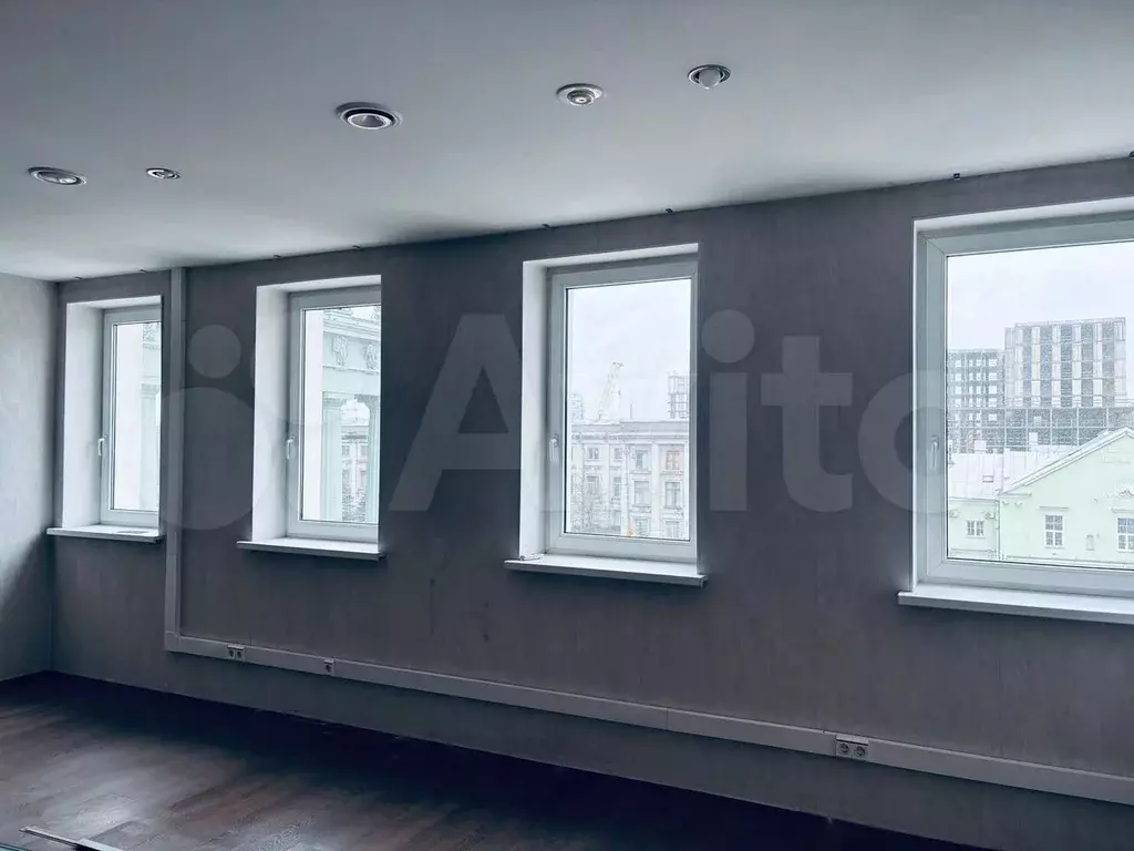 Офисный блок с видом на московский проспект, 320м2 - Фото 1