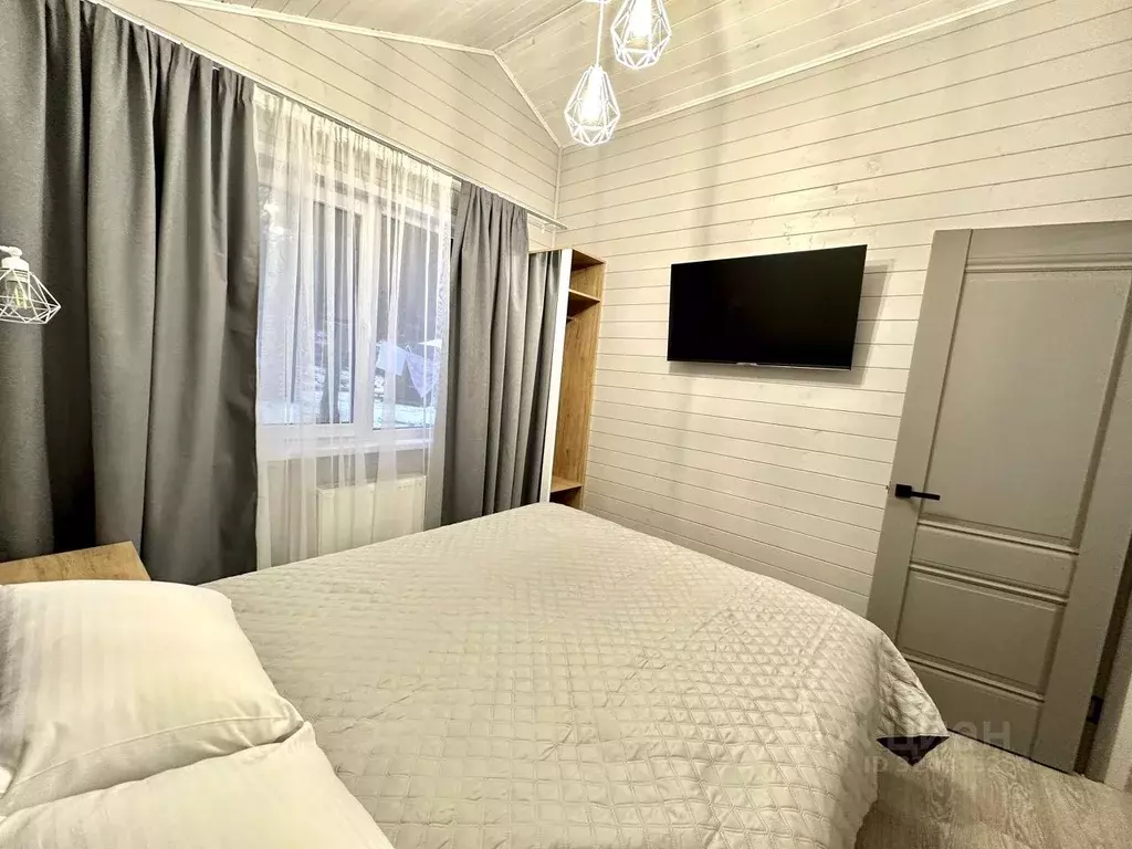 Дом в Карачаево-Черкесия, Зеленчукский район А-156, 67-й км (32 м) - Фото 2