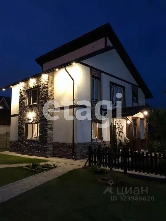 Дом в Красноярский край, Красноярск Скальная ул., 19 (190 м) - Фото 1