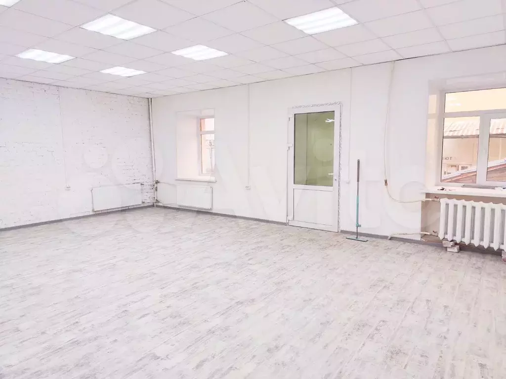 С отдельным входом и парковкой у метро - Фото 0
