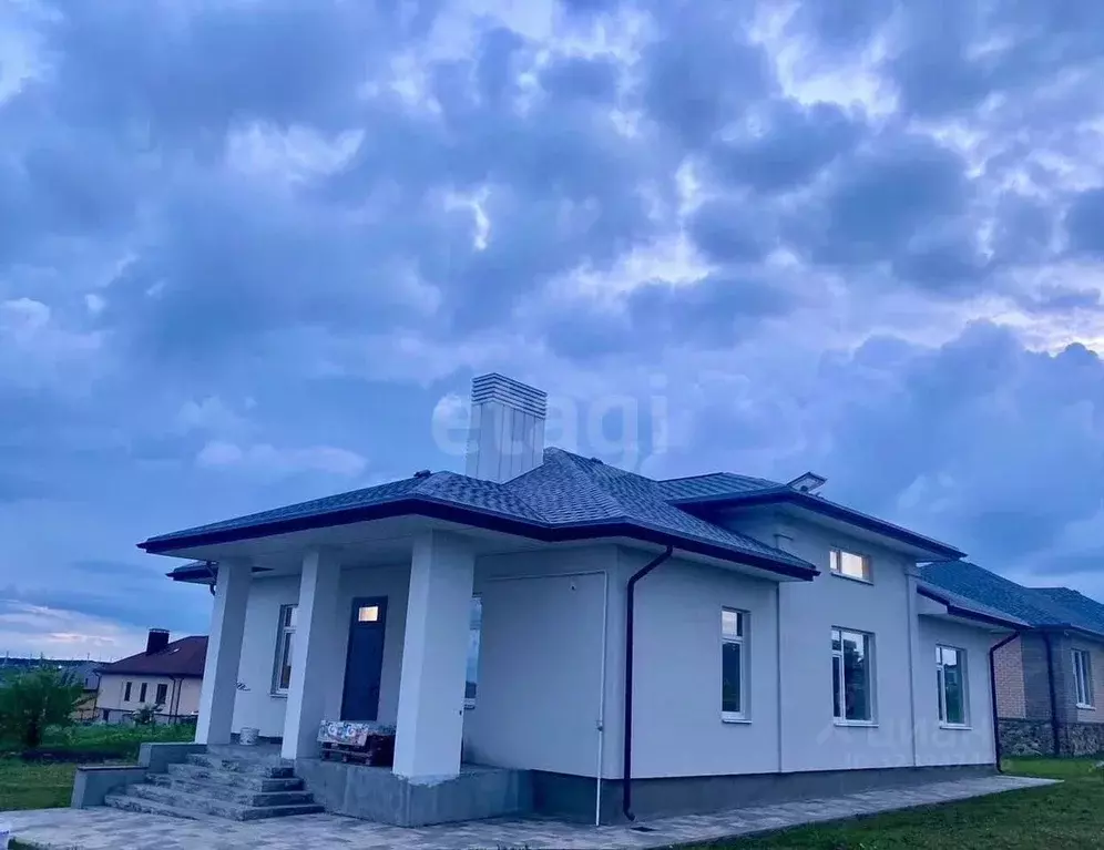 Дом в Белгородская область, Белгородский район, пос. Майский ул. ... - Фото 1