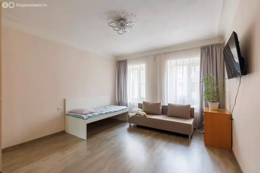 3-комнатная квартира: Санкт-Петербург, Кирилловская улица, 22 (79.3 м) - Фото 1
