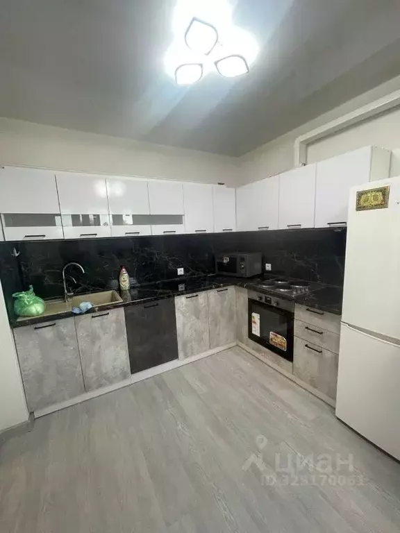 3-к кв. Башкортостан, Уфа ул. Генерала Ишбулатова, 8 (90.0 м) - Фото 2