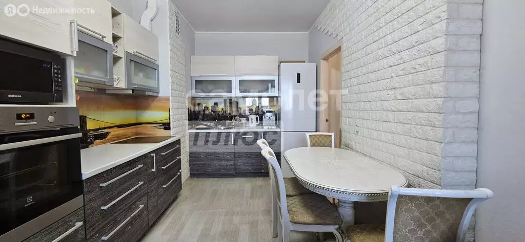 2-комнатная квартира: Екатеринбург, улица Евгения Савкова, 8 (55 м) - Фото 1