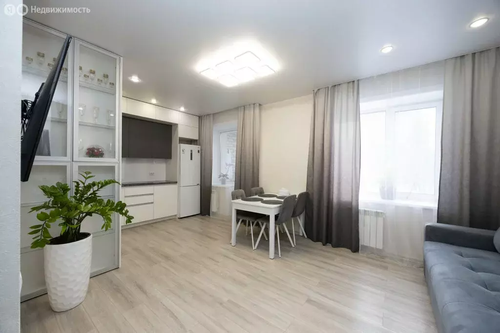 3-комнатная квартира: Благовещенск, улица Чайковского, 81 (73.5 м) - Фото 1