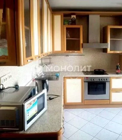 3-к кв. Белгородская область, Старый Оскол Восточный мкр, 49 (100.0 м) - Фото 0