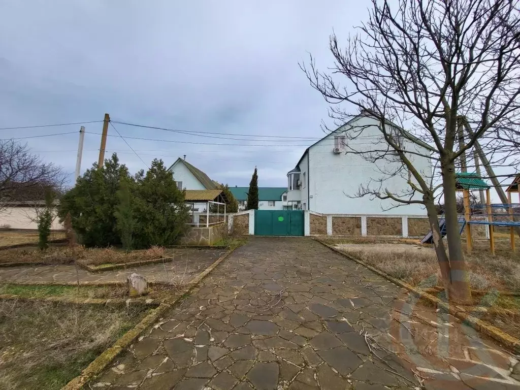 Дом в Крым, Сакский район, с. Штормовое ул. 60 лет Октября, 34 (334 м) - Фото 2