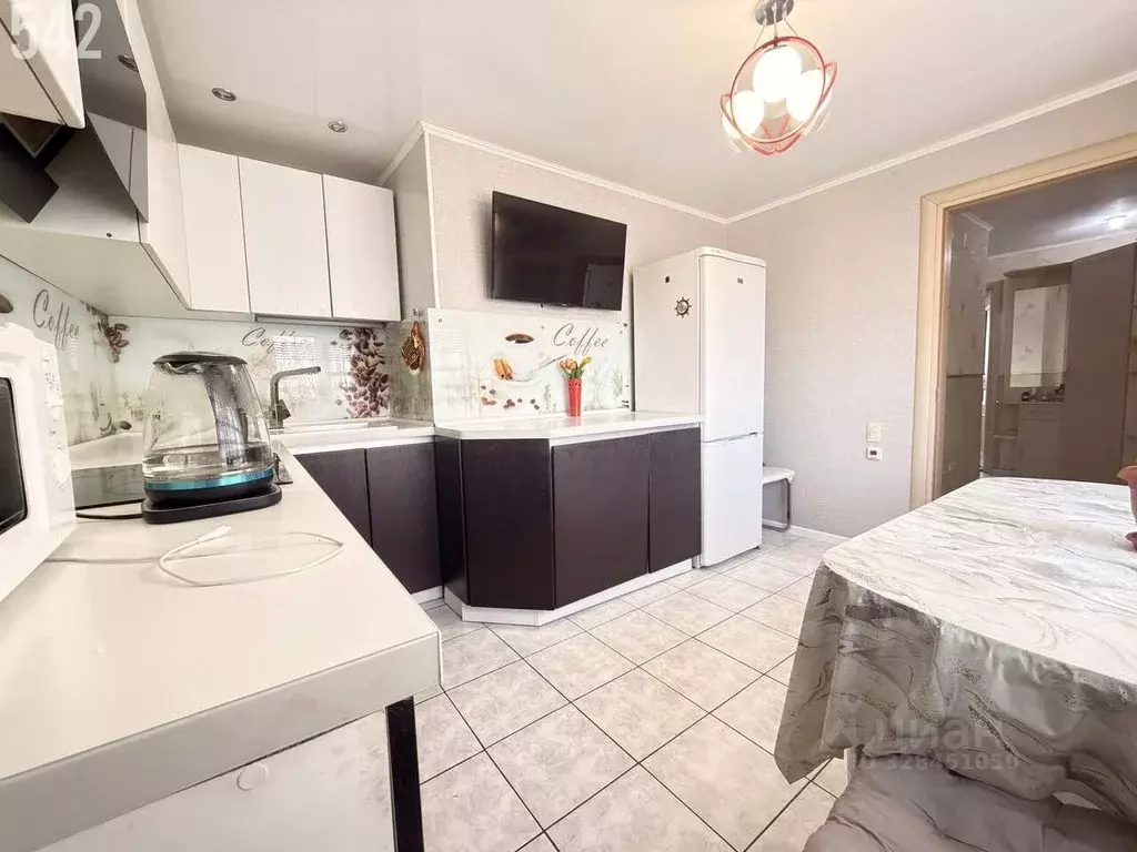 4-к кв. Челябинская область, Челябинск ул. Захаренко, 14 (65.5 м) - Фото 2