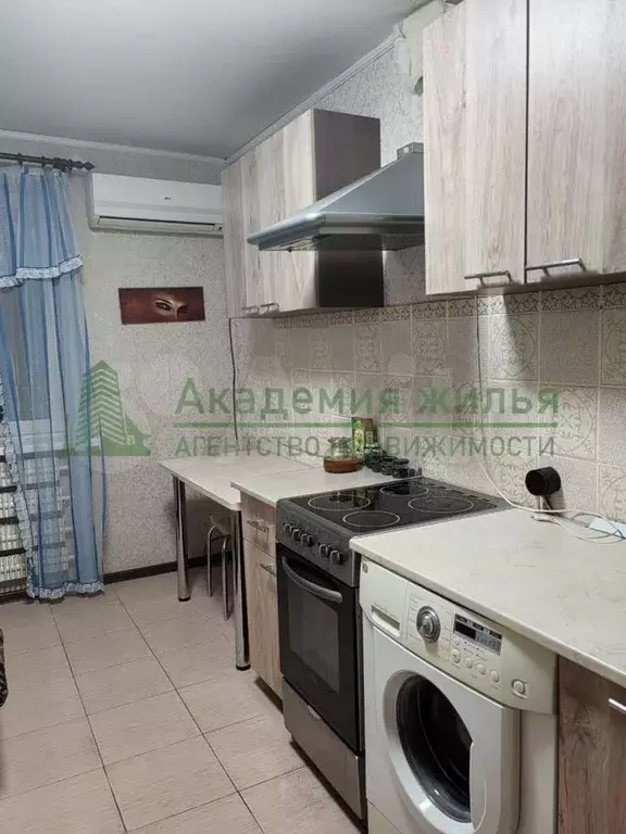 1-к. квартира, 37 м, 4/10 эт. - Фото 0