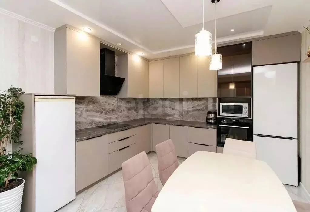 3-к кв. Тюменская область, Тюмень Полевая ул., 117к6 (88.2 м) - Фото 0