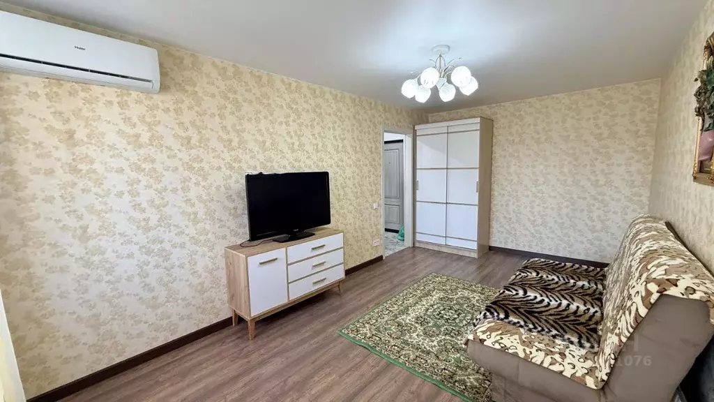 1-к кв. Тюменская область, Тюмень ул. 50 лет Октября, 78 (37.0 м) - Фото 1