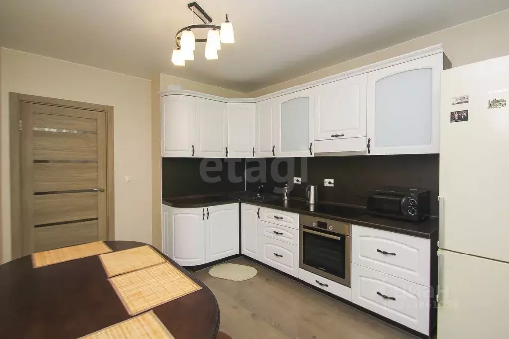 2-к кв. Тюменская область, Тюмень ул. Александра Протозанова, 12к1 ... - Фото 1