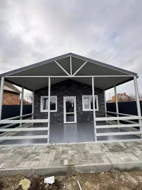 Дом в Краснодарский край, Ейский район, с. Кухаривка ул. Гагарина (67 ... - Фото 1