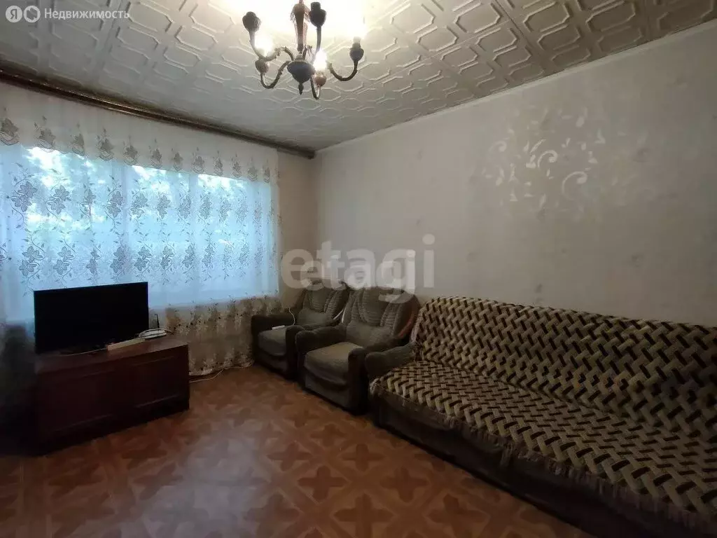 3-комнатная квартира: Губкин, улица Космонавтов, 11 (63.5 м) - Фото 1