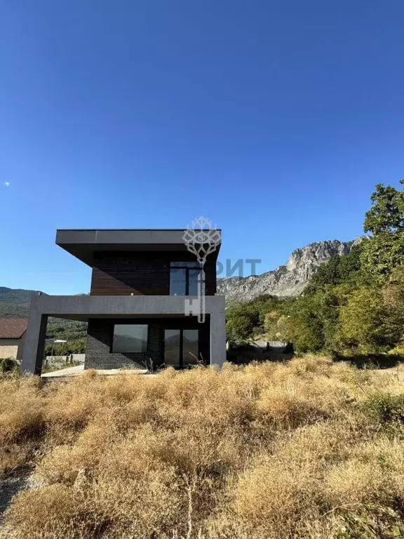 Дом в Крым, Алушта муниципальный округ, с. Лучистое ул. Табачная (167 ... - Фото 1