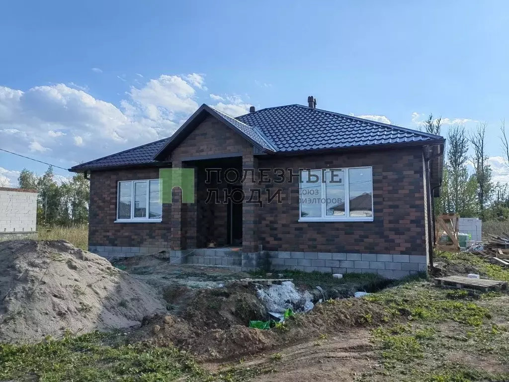 Дом в Белгородская область, Корочанский район, Мелиховское с/пос, с. ... - Фото 1